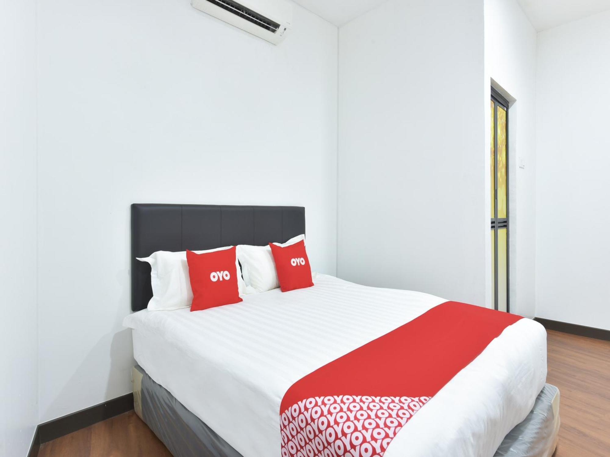 Oyo 90869 Hotel Madeena Inn Sepang Luaran gambar
